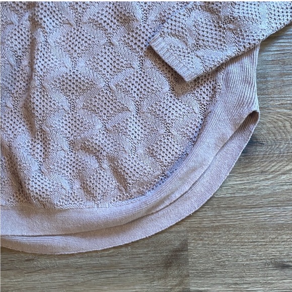 Old Navy Lilac Crew Neck Cable Knit Scallop Hem Sweater - Picture 5 of 7
